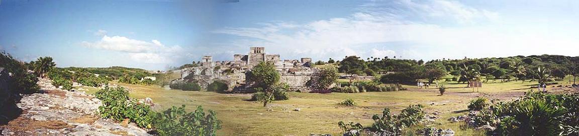 Panorama photo of the entire Tulum temple area.